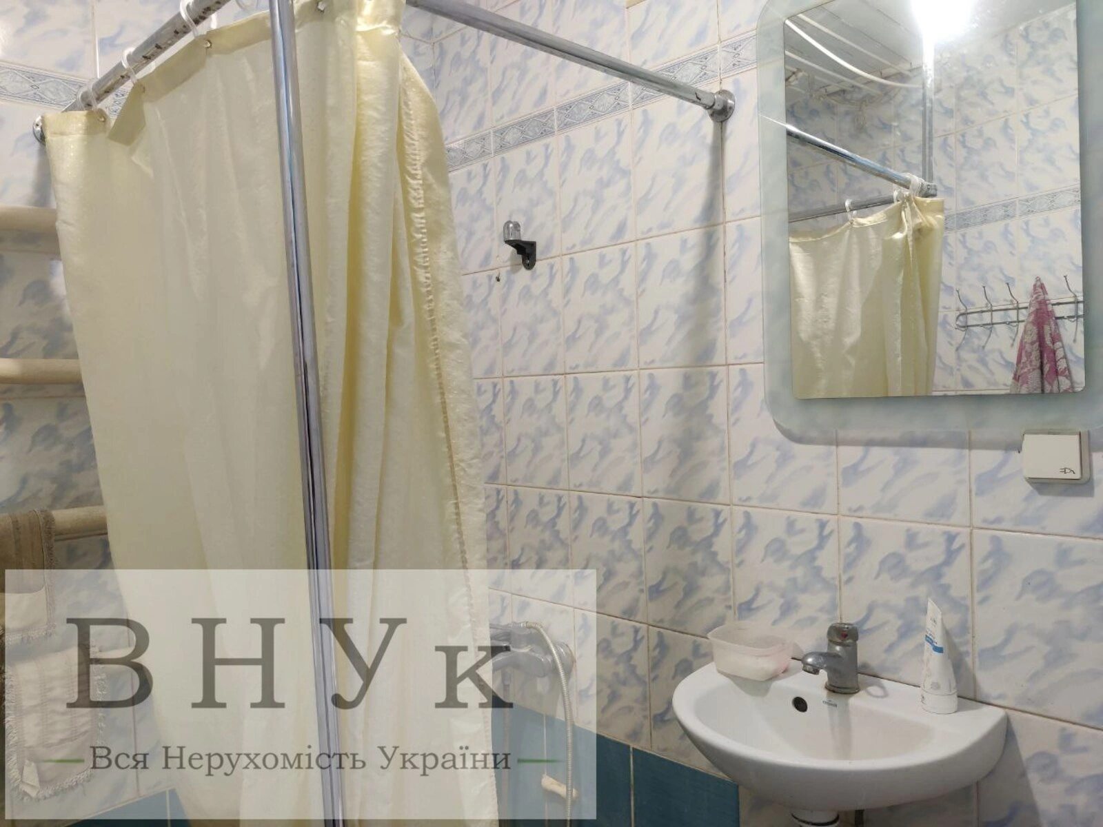 Apartments for sale. 2 rooms, 44 m², 2nd floor/4 floors. Dnistrovska vul., Lviv. 