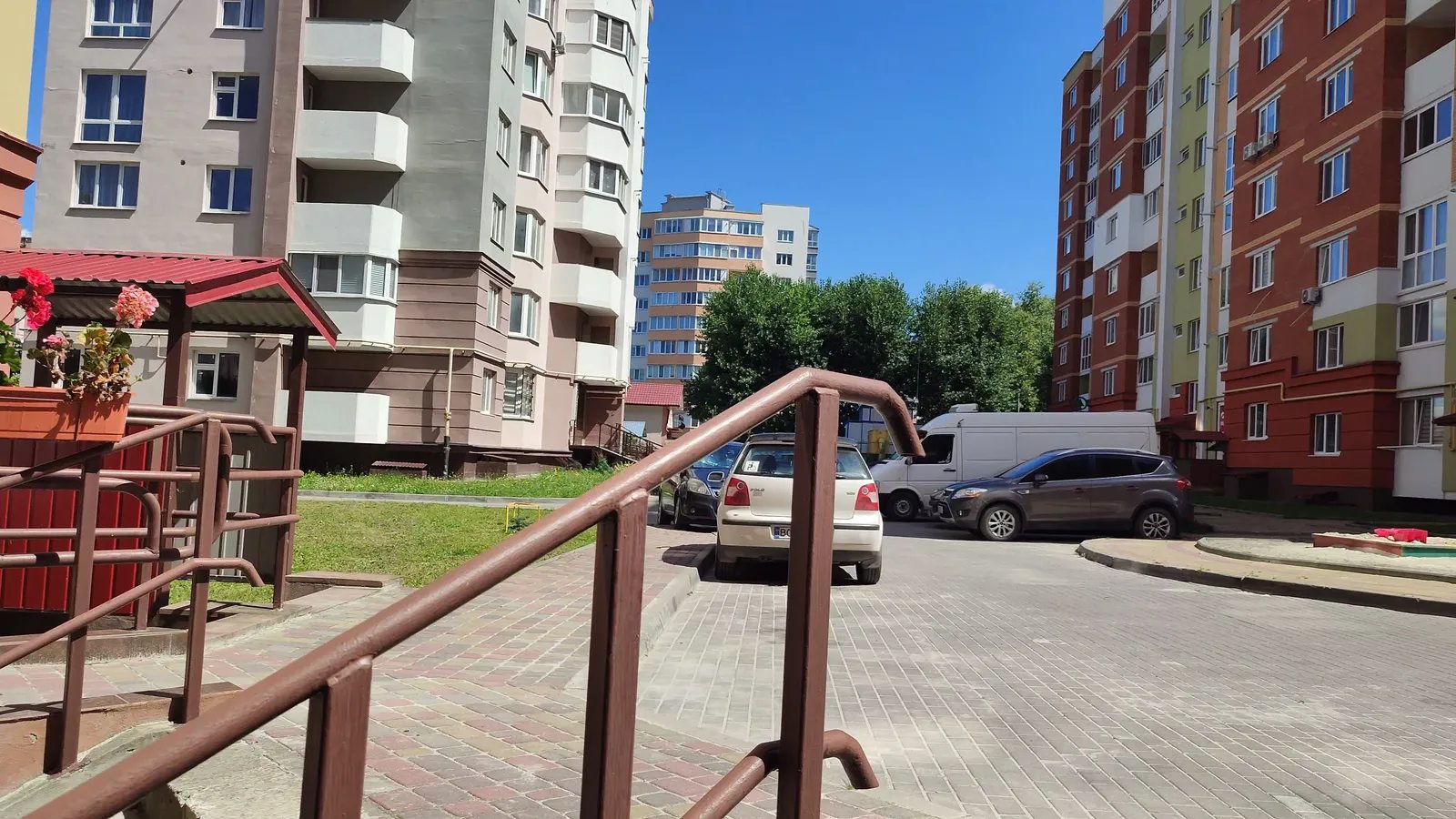 Продаж квартири 1 кімната, 443 m², 1 пов./10 поверхів. 4, Тролейбусна вулиця, Тернопіль. 