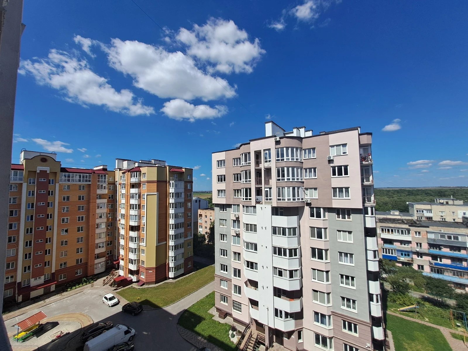 Продаж квартири 1 кімната, 443 m², 1 пов./10 поверхів. 4, Тролейбусна вулиця, Тернопіль. 