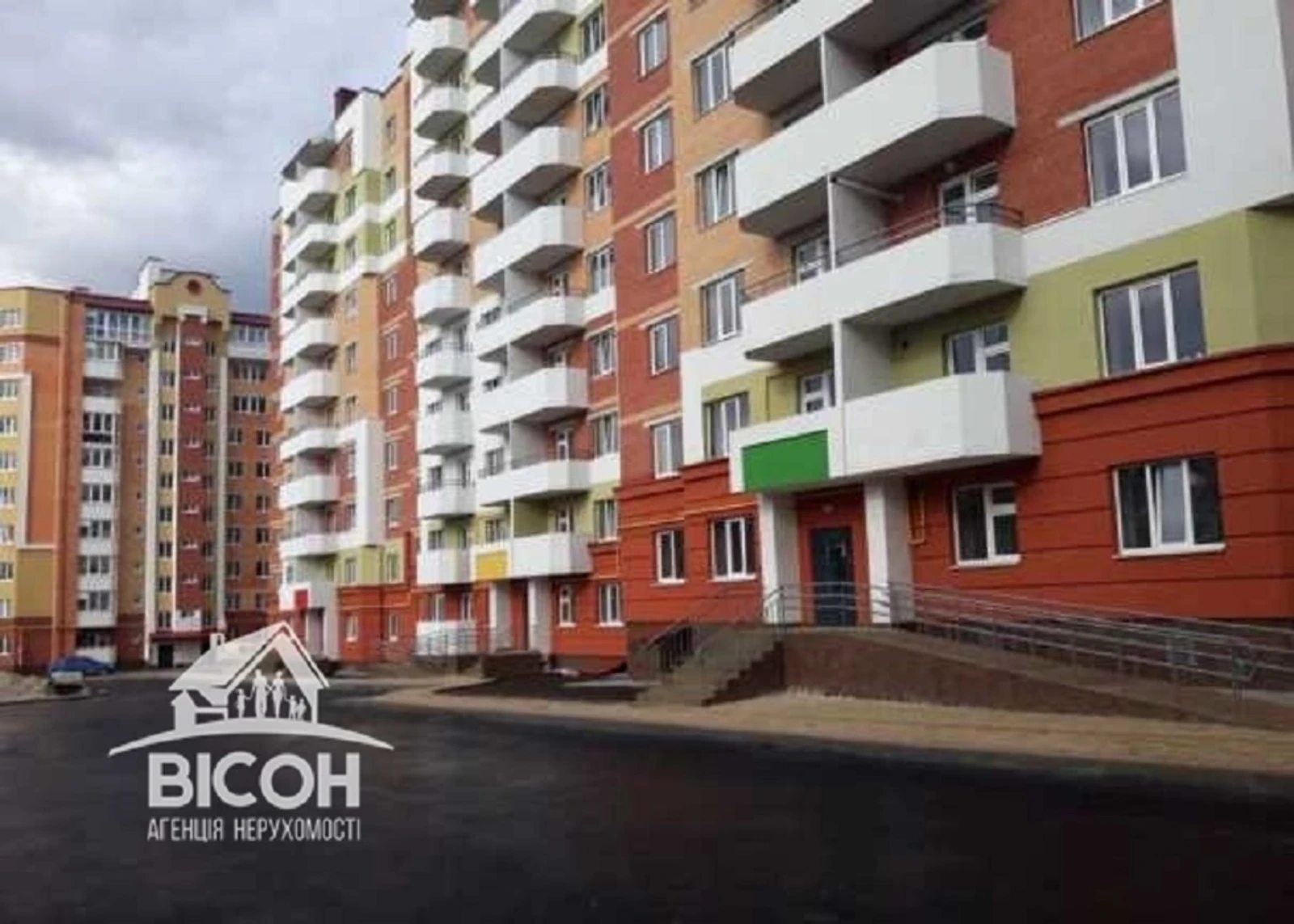 Продаж квартири 1 кімната, 331 m², 8 пов./10 поверхів. 4, Тролейбусна вул., Тернопіль. 