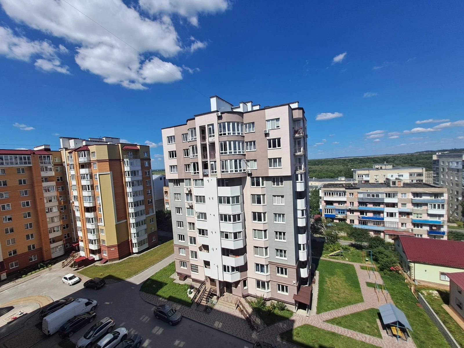 Продаж квартири 1 кімната, 45 m², 2 пов./10 поверхів. 4, Тролейбусна вулиця, Тернопіль. 