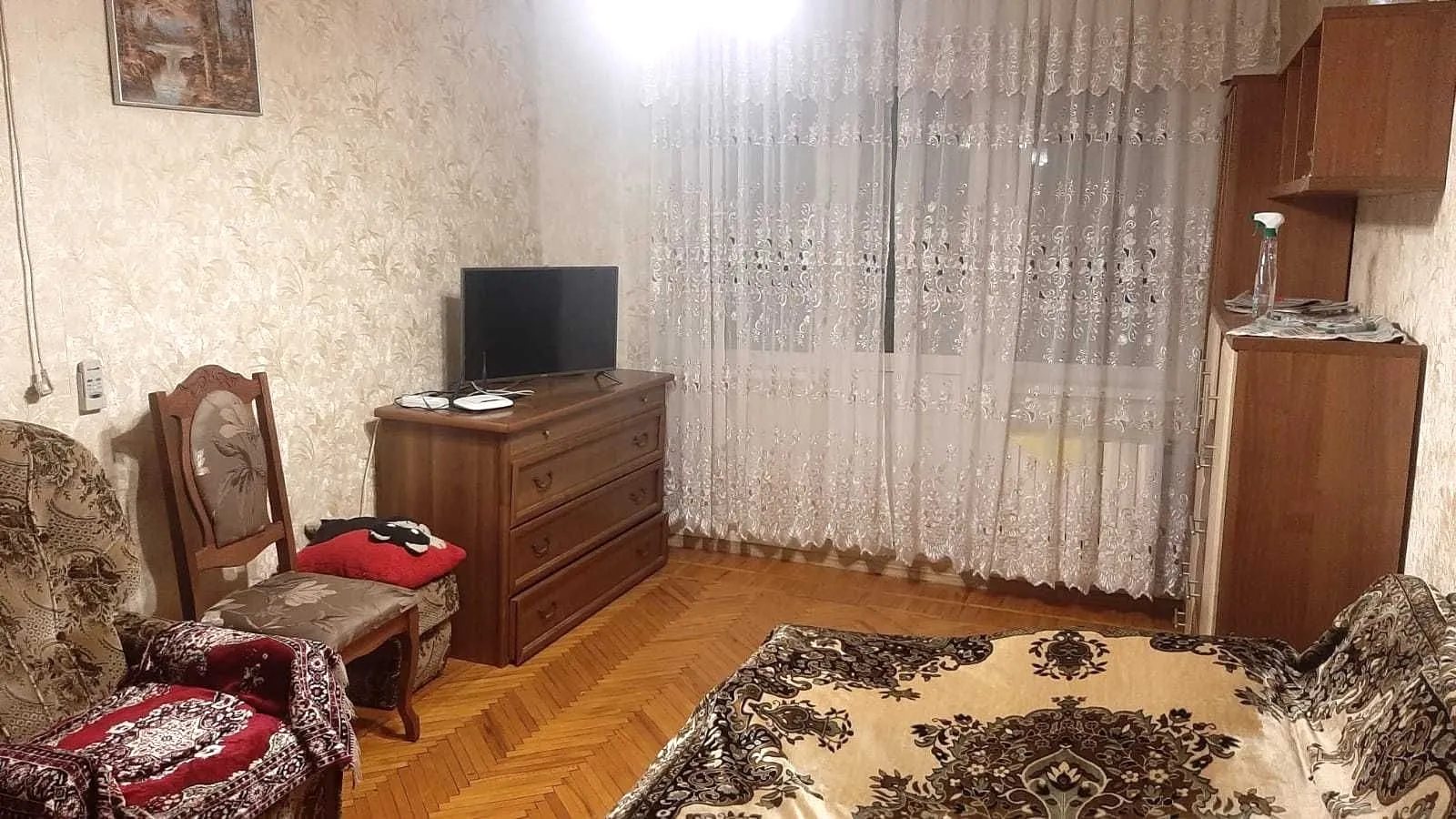 Apartments for sale. 2 rooms, 45 m², 2nd floor/5 floors. 42, Kosmonavtov ul., Odesa. 