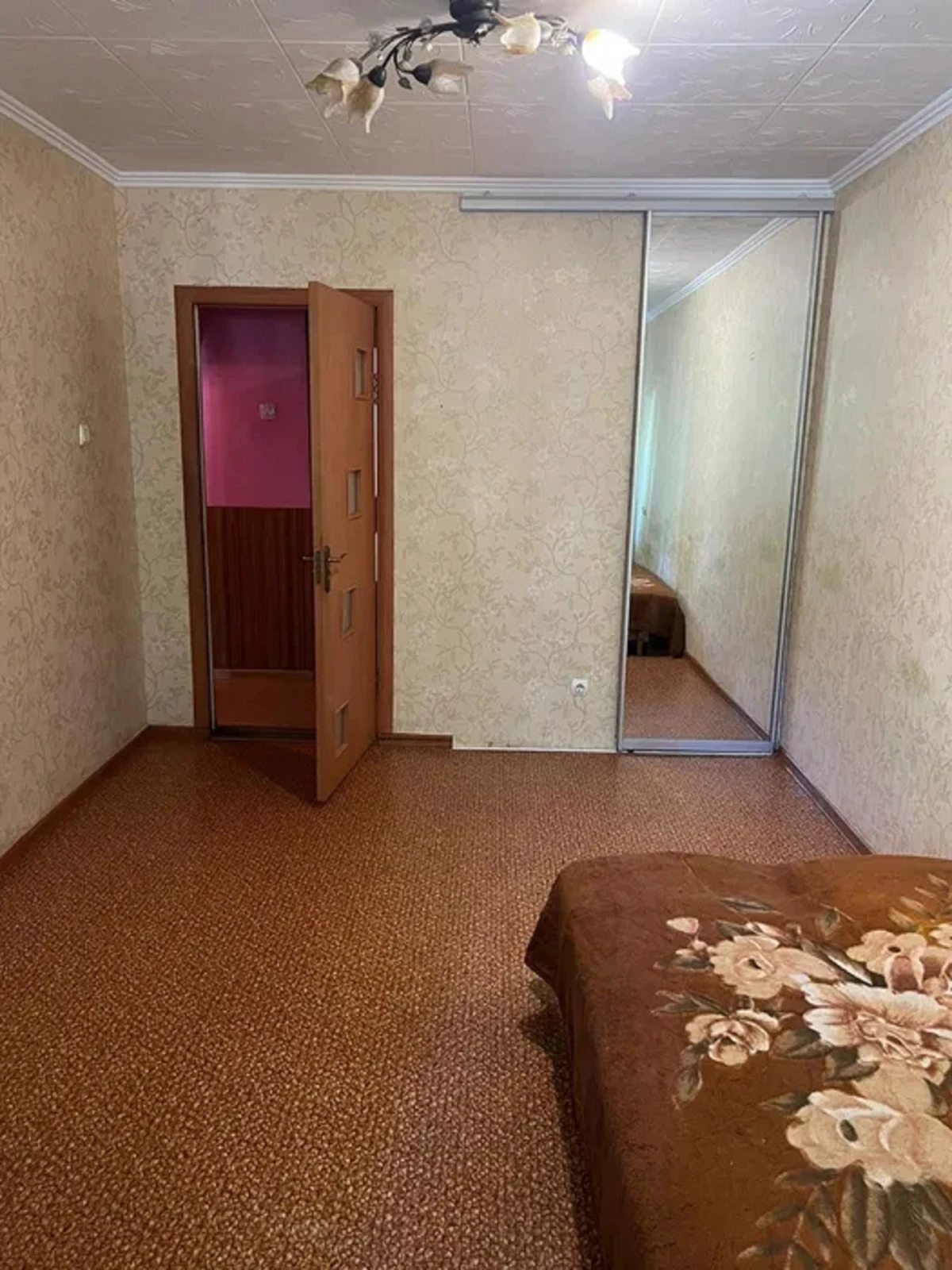 Apartments for sale. 2 rooms, 44 m², 1st floor/5 floors. 54, Petrova Henerala ul., Odesa. 