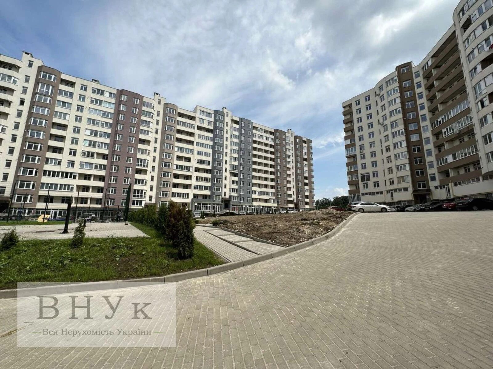 Apartments for sale. 1 room, 56 m², 1st floor/11 floors. Kyyivska vul., Ternopil. 