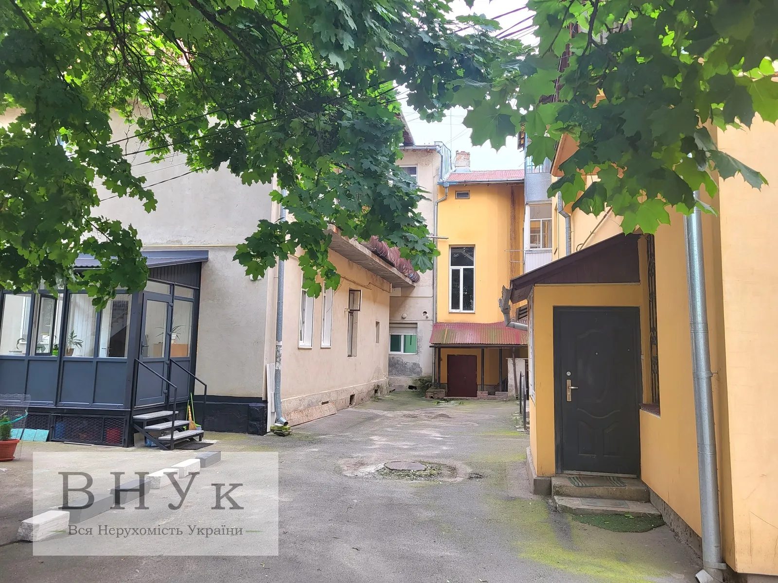 Продається 4 кімнатна квартира в історичному будинку у самому центрі Тернополя