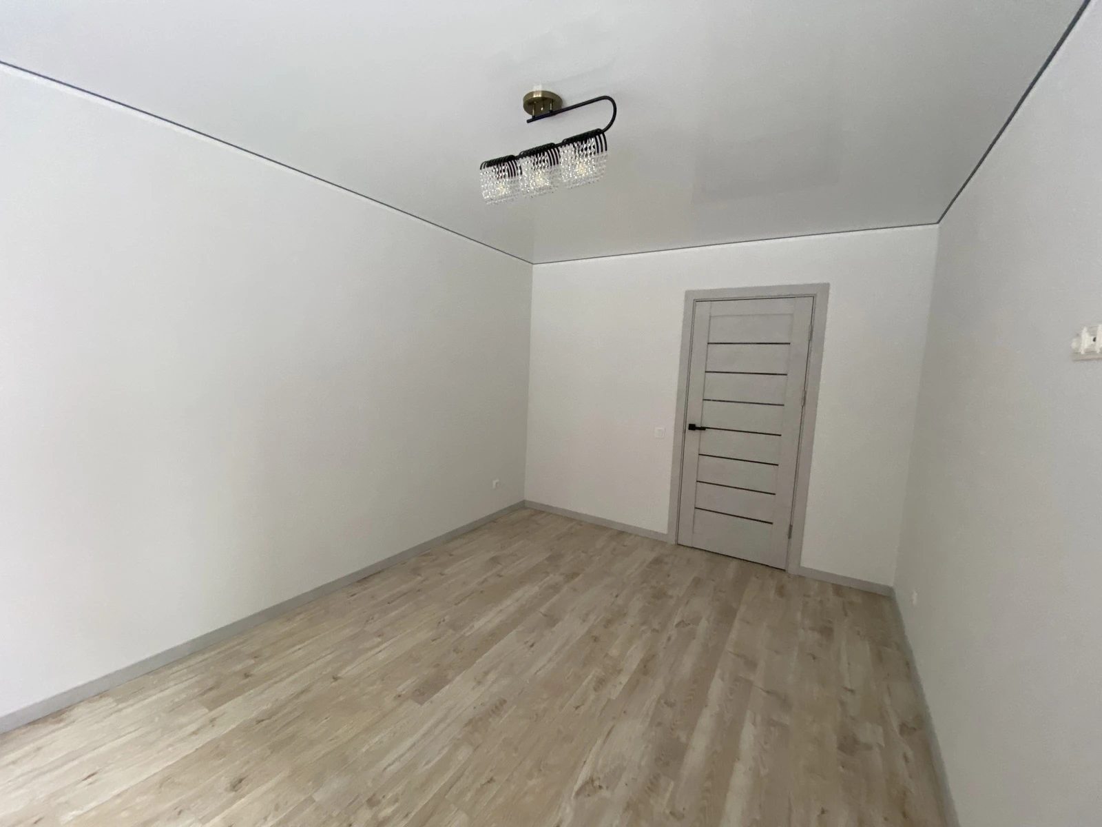 Продаж 1х-кімнатної квартири з євроремонтом по вул. Тарнавського