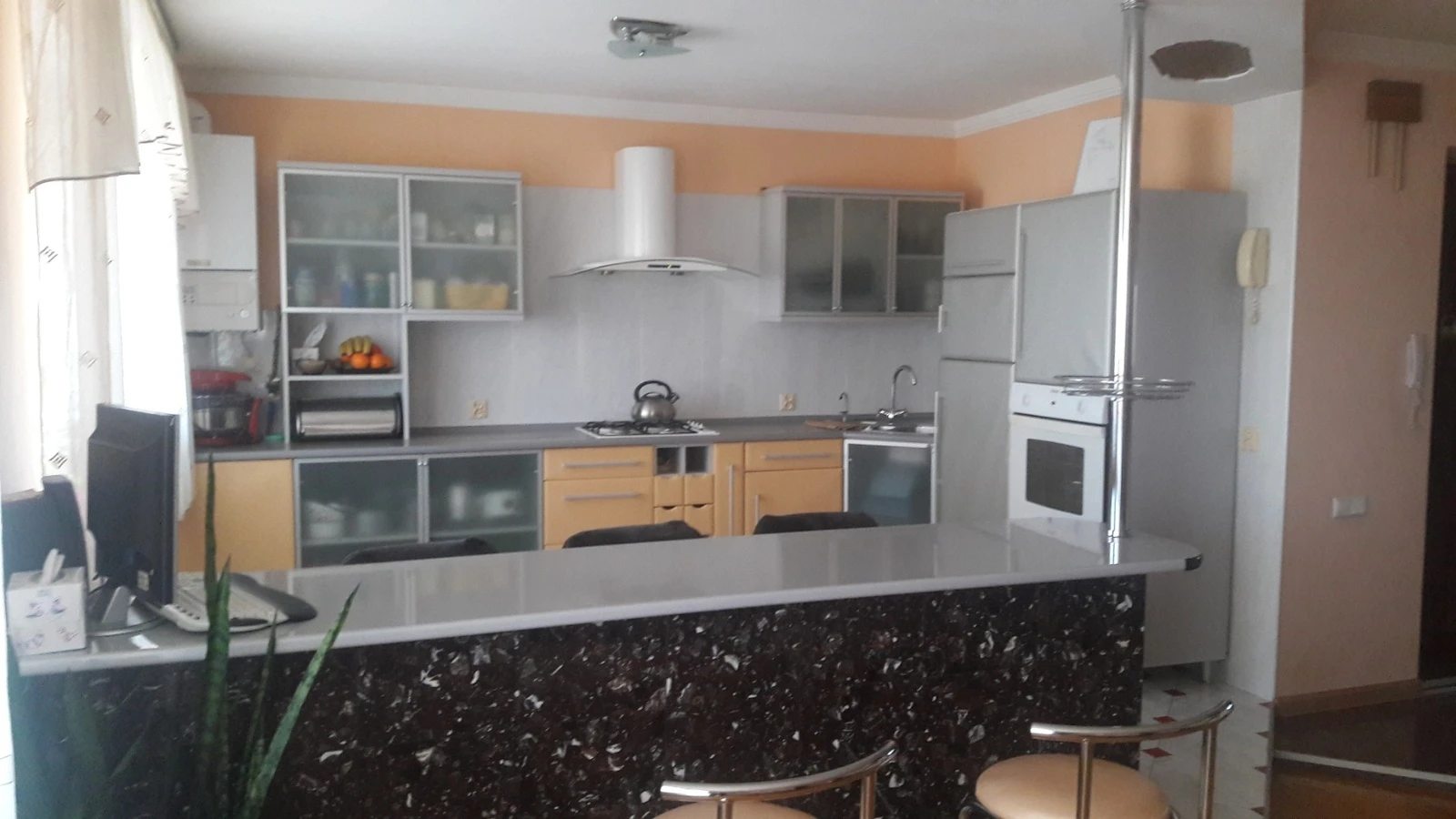 Apartments for sale. 3 rooms, 92 m², 5th floor/5 floors. Bam, Ternopil. 