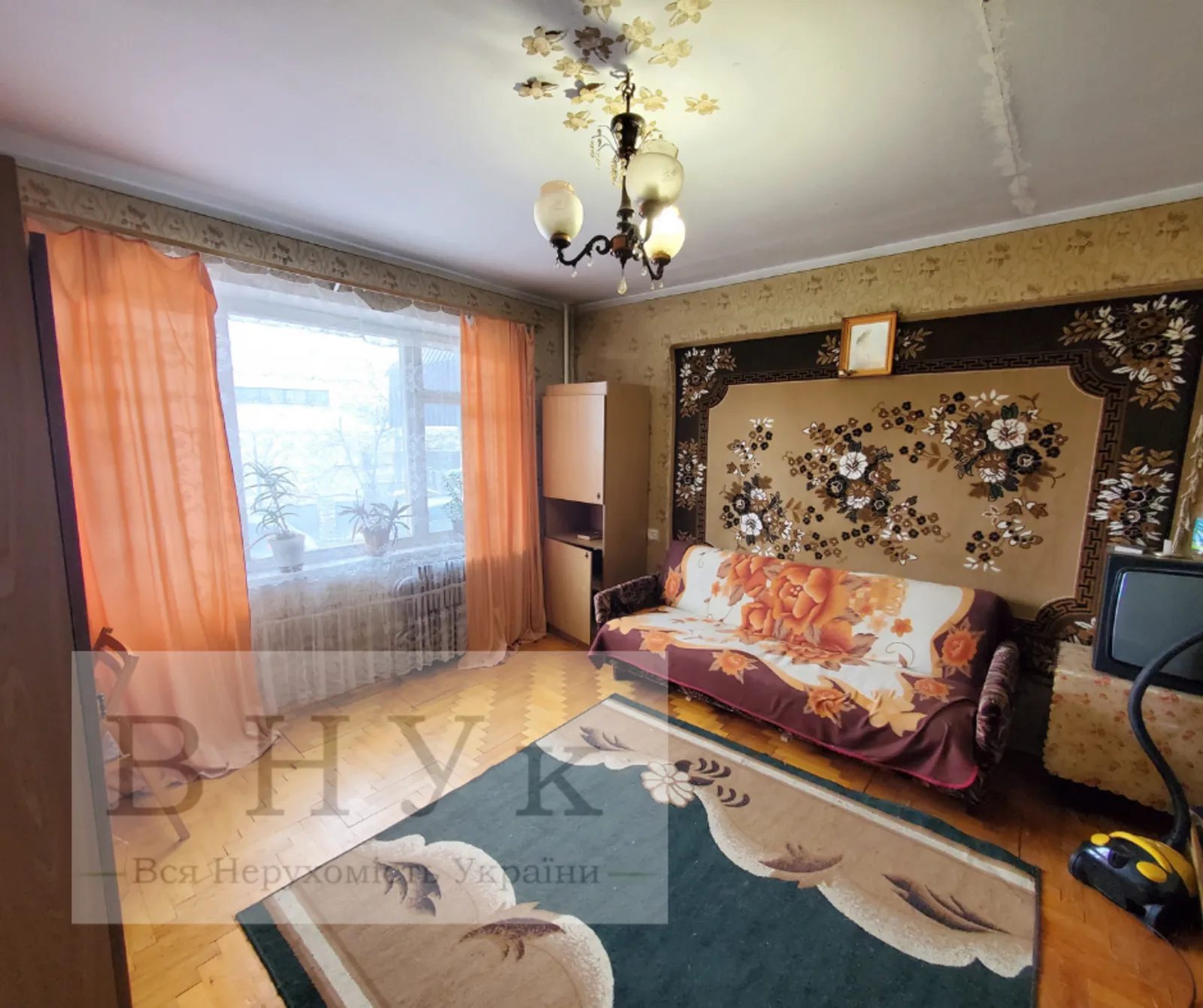 Apartments for sale. 5 rooms, 100 m², 1st floor/9 floors. Obolonya vul., Ternopil. 