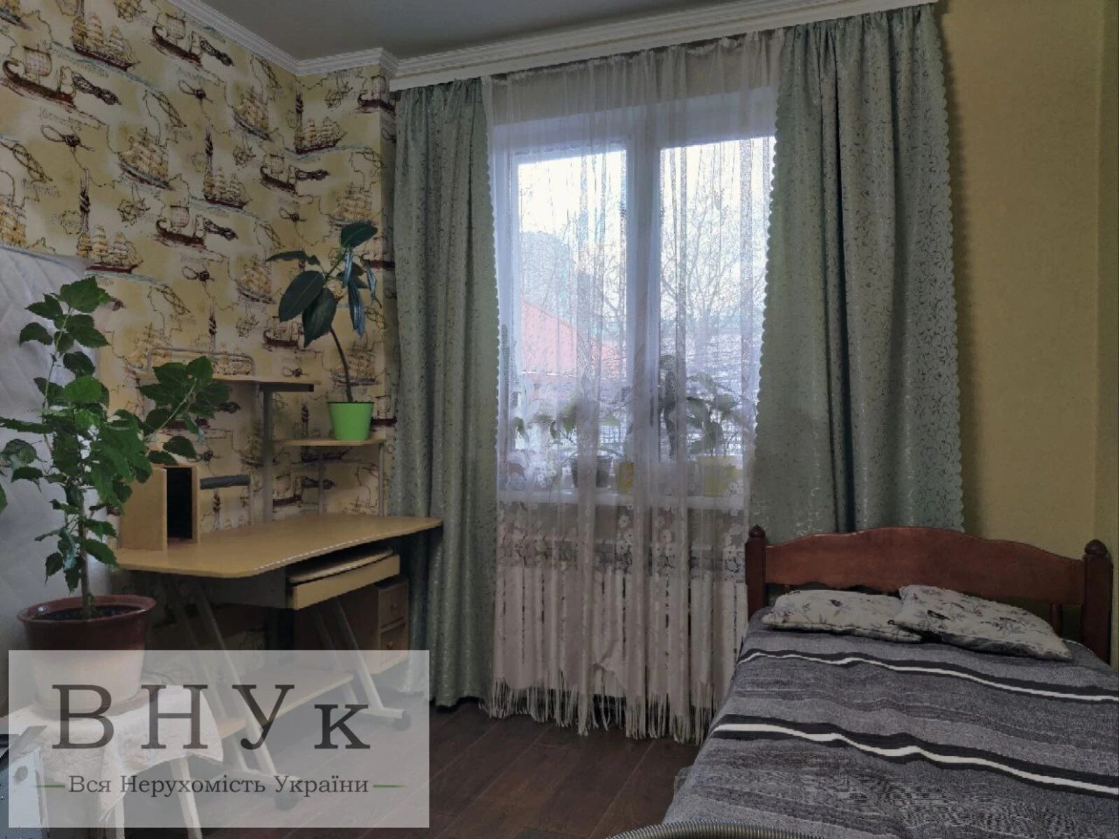 Продаж квартири. 3 rooms, 85 m², 1st floor/2 floors. Дністерська , Львів. 