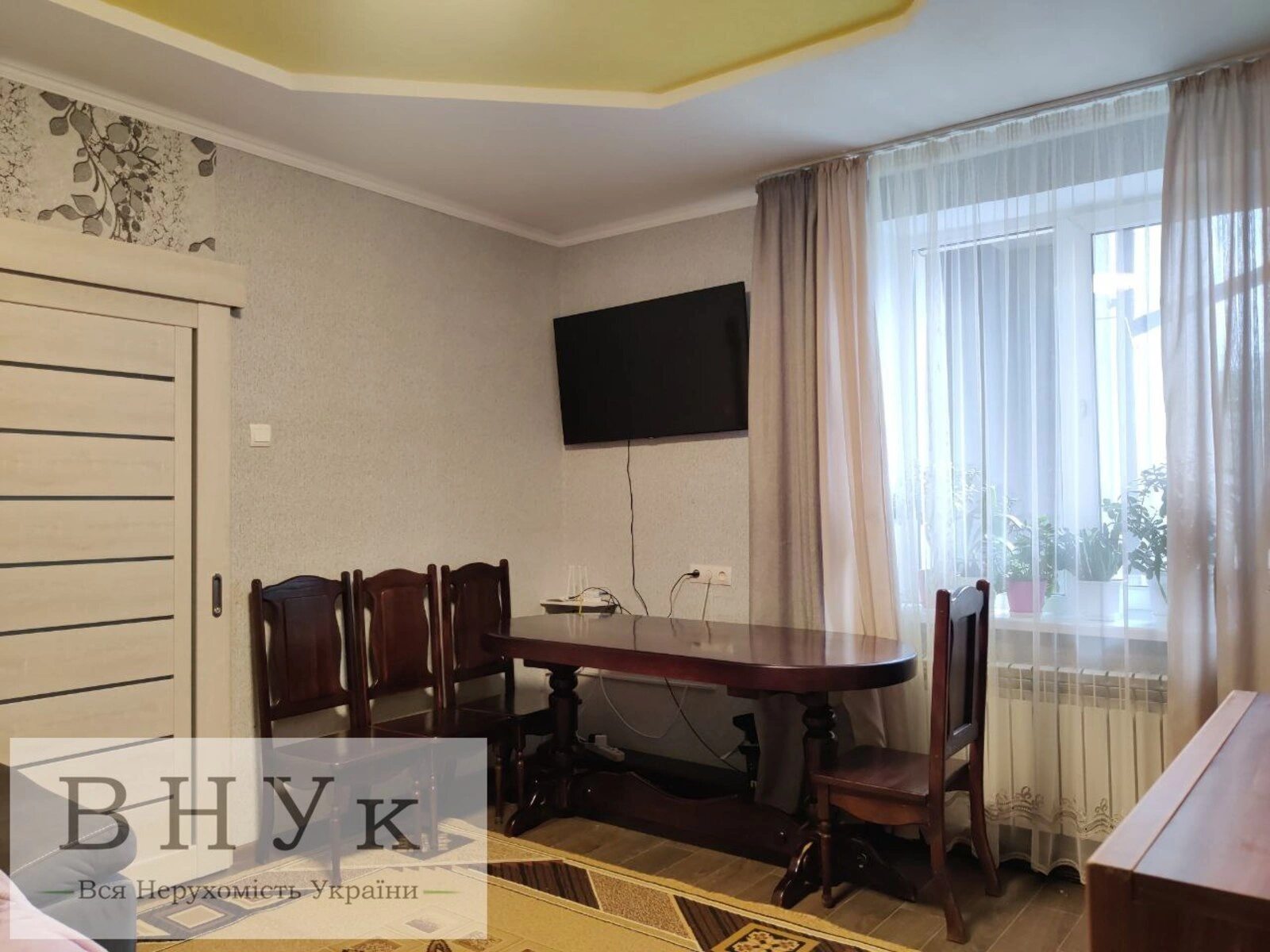Apartments for sale. 3 rooms, 85 m², 1st floor/2 floors. Dnisterska , Lviv. 
