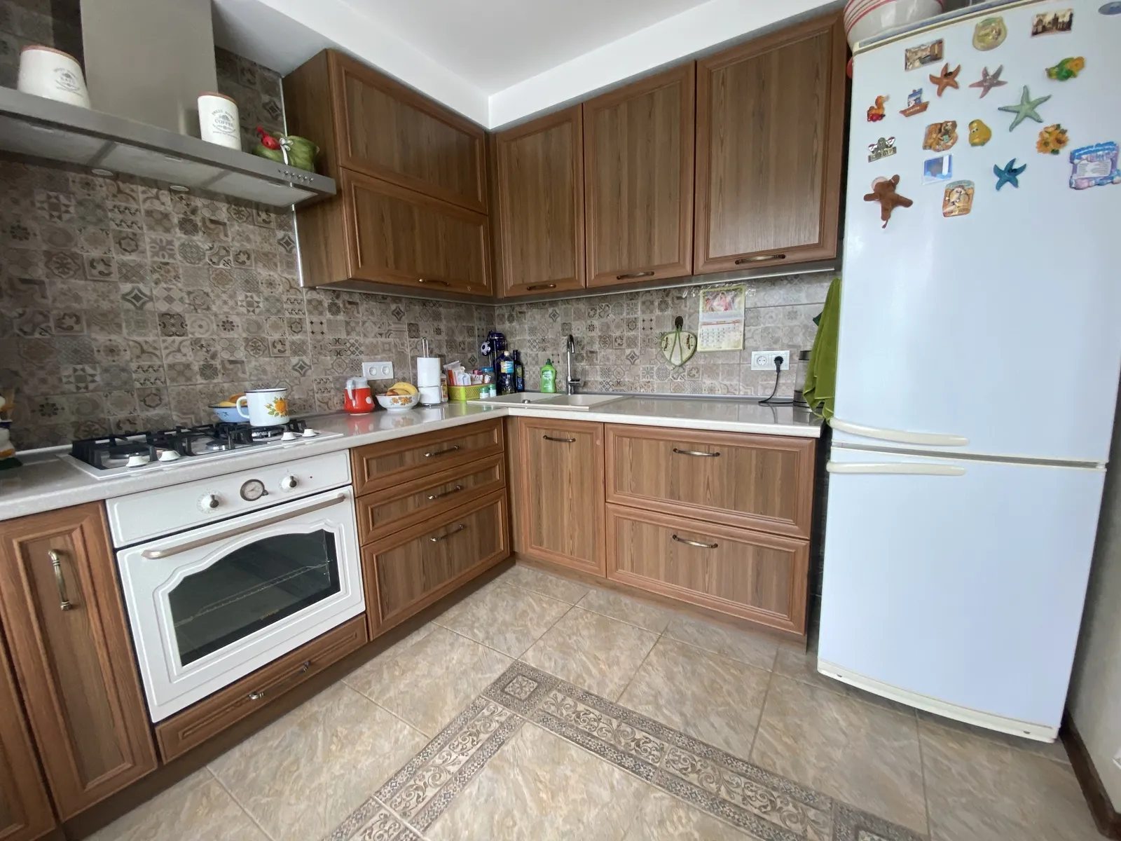 Продаж квартири 3 кімнати, 606 m², 3 пов./5 поверхів. Микулинецька , Тернопіль. 