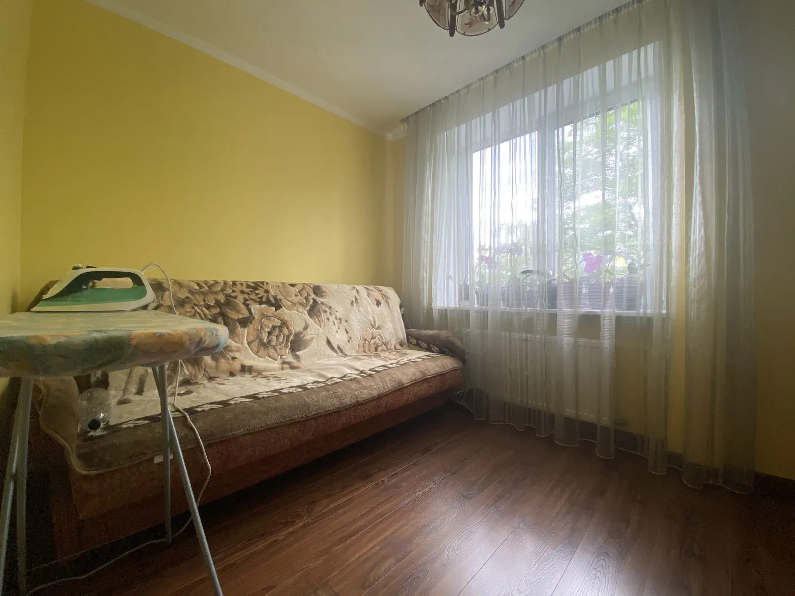 Продаж квартири 3 кімнати, 606 m², 3 пов./5 поверхів. Микулинецька , Тернопіль. 