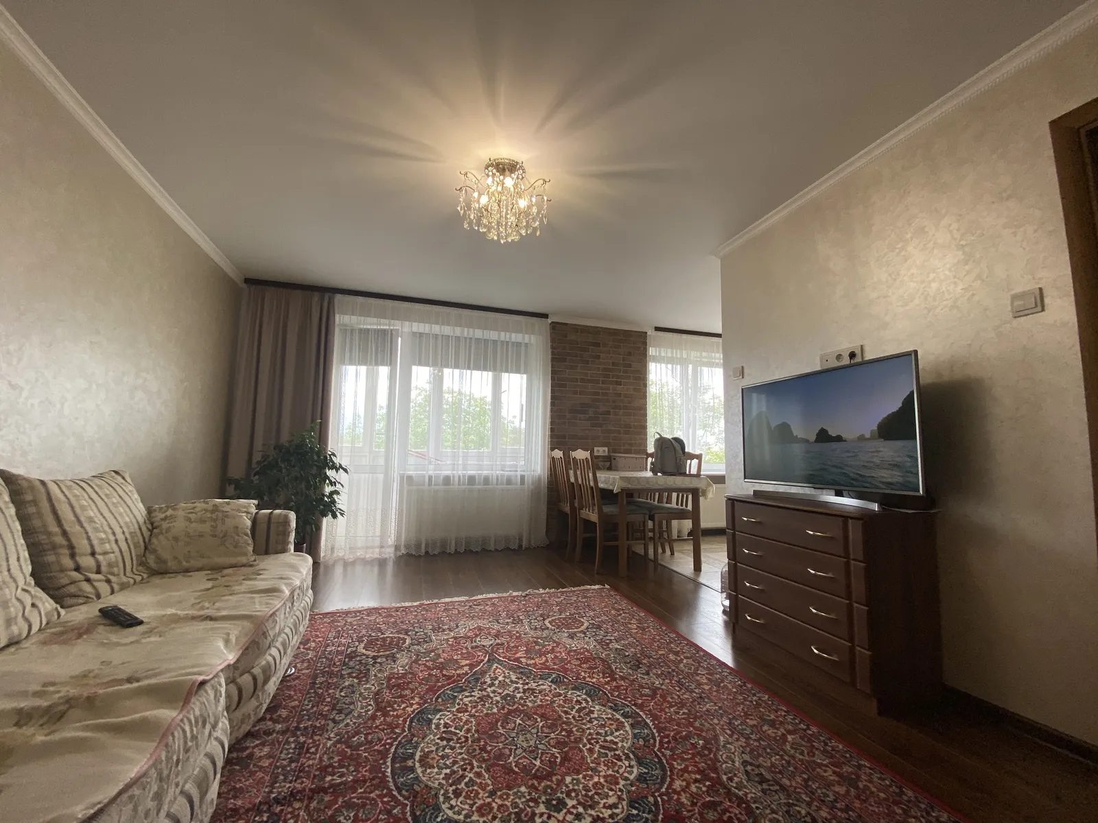 Продаж квартири 3 кімнати, 606 m², 3 пов./5 поверхів. Микулинецька , Тернопіль. 