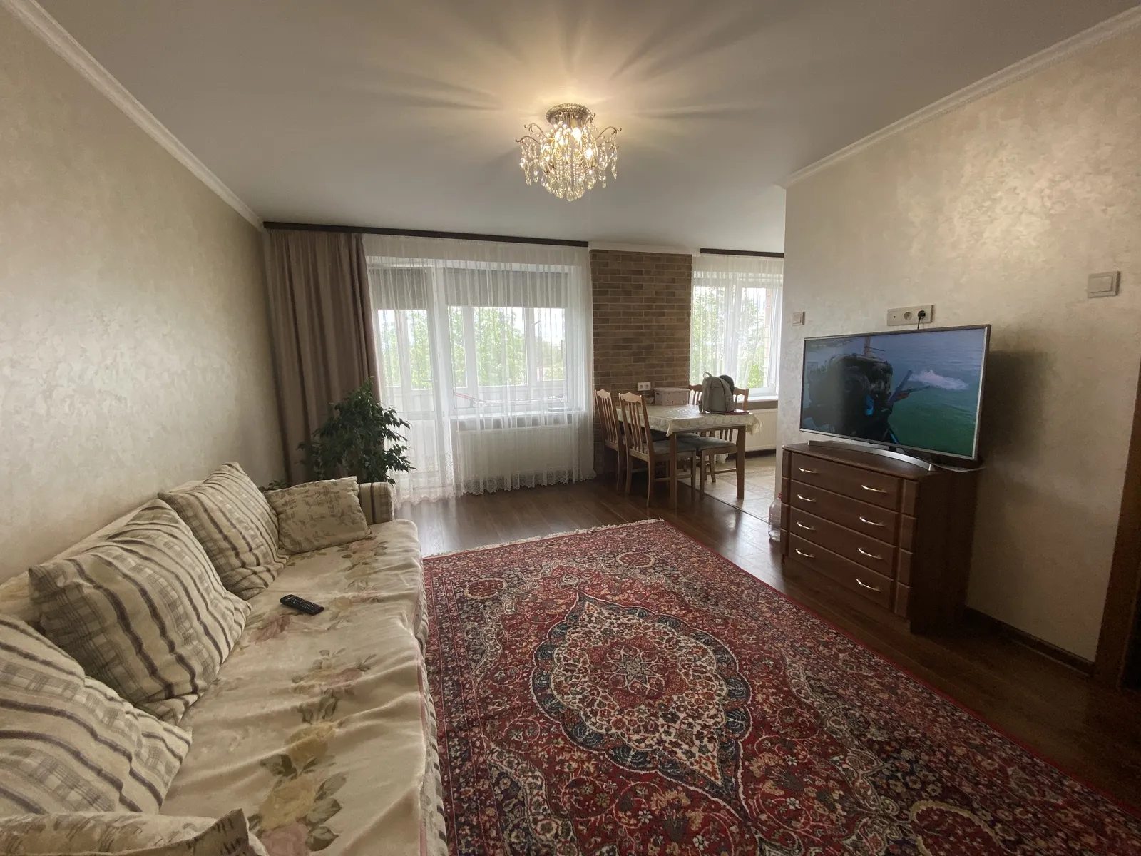 Продаж квартири 3 кімнати, 606 m², 3 пов./5 поверхів. Микулинецька , Тернопіль. 