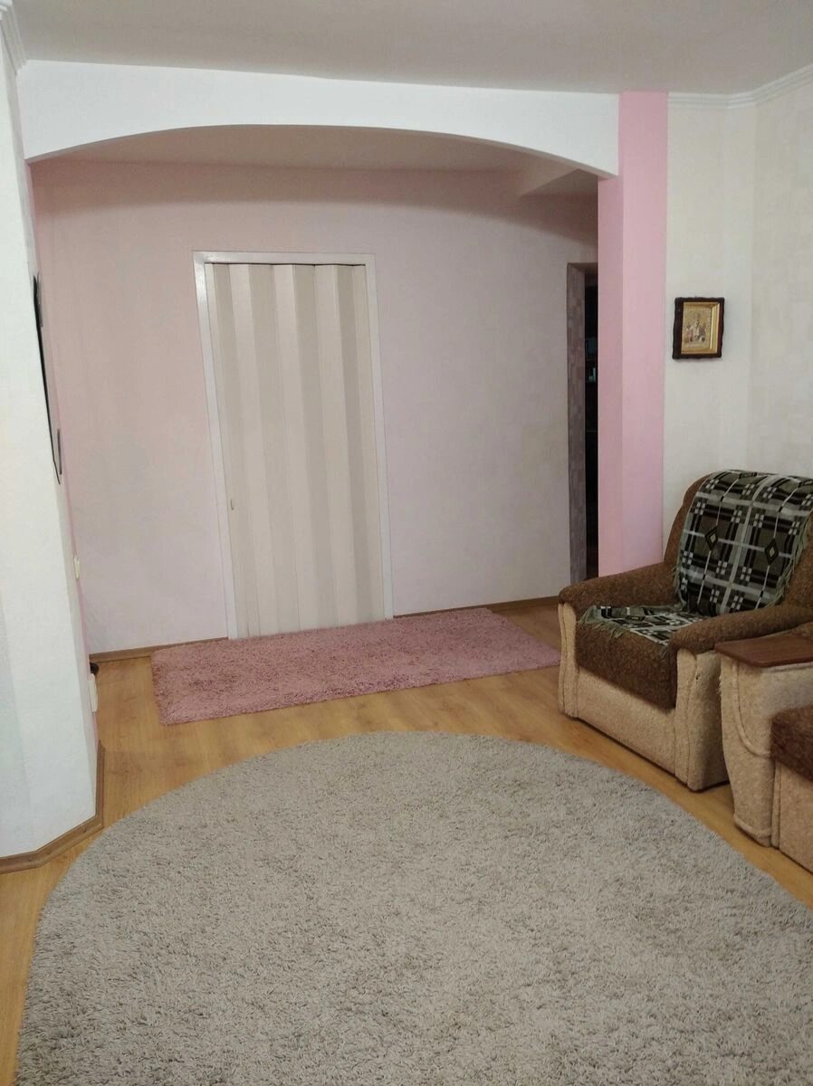 Продам чудову 4-и кімнатну квартиру на Попова.