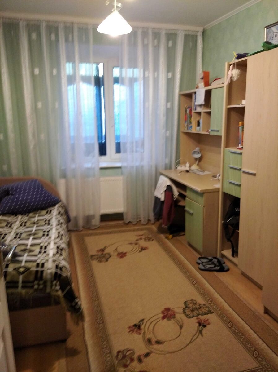 Apartments for sale. 4 rooms, 69 m², 6th floor/9 floors. Fortechnyy kirovskyy, Kropyvnytskyy. 
