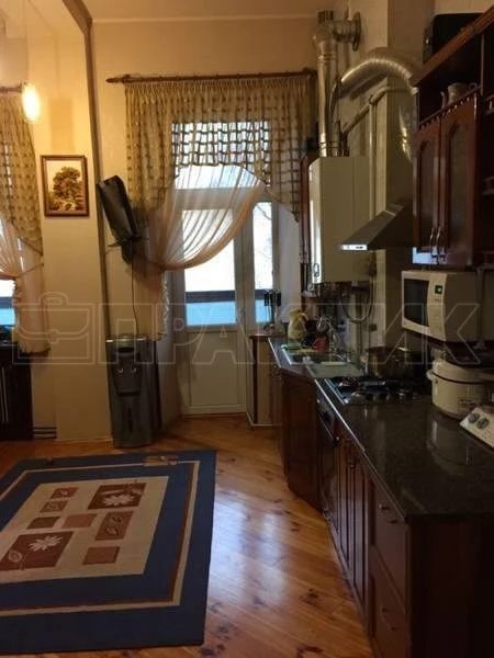 Apartments for sale. 5 rooms, 150 m². Shevchenko vul., Chernihiv. 