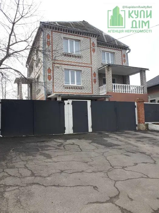 Продаж будинку 283 m², 3 поверхи. Евгения Березняка (Петровського) Проезд , Кропивницький. 