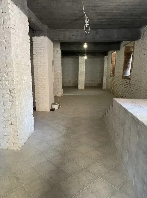 Продаж комерційного приміщення 220 m², 1 пов./4 поверхи. Шевченко вул., Кропивницький. 