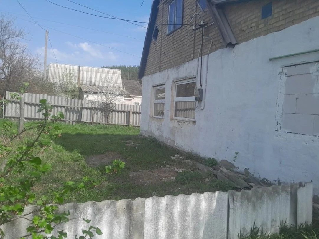 House for sale. 3 rooms, 37 m², 1 floor. Mykhaylivka-Rubezhivka. 