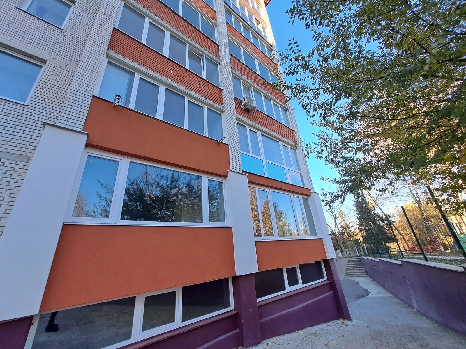 Продаж квартири 4 кімнати, 154 m², 1 пов./9 поверхів. Канада, Тернопіль. 