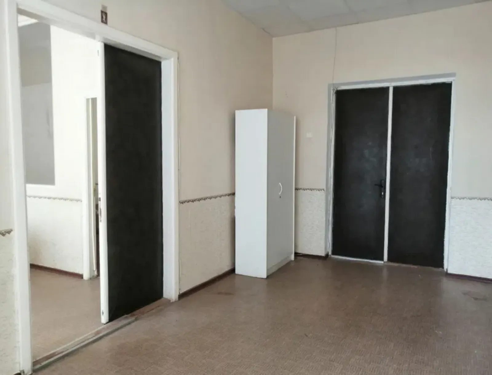 Продам офіс 86 m², 3 пов./5 поверхів. Соборна (50 Років Жовтня) вул., Кропивницький. 