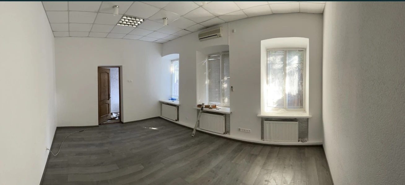 Продам нерухомість під комерцію 112 m², 1 пов./1 пов.. Архитектора Паученка Дворцова (Ленина) улица, Кропивницький. 