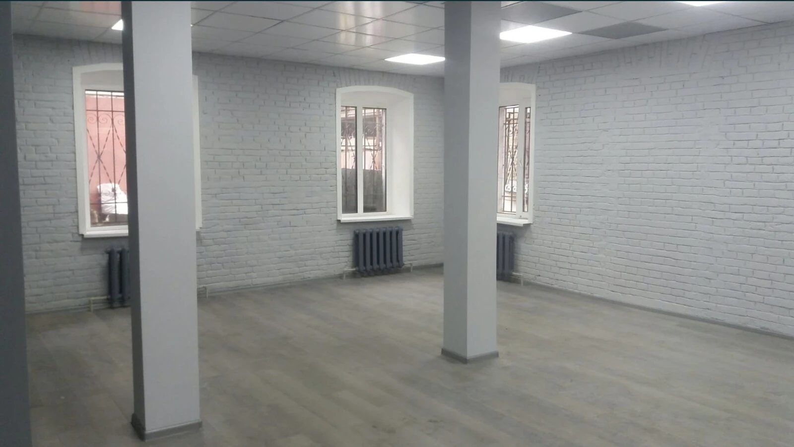 Продам нерухомість під комерцію 112 m², 1 пов./1 пов.. Архитектора Паученка Дворцова (Ленина) улица, Кропивницький. 