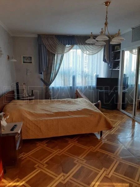 Apartments for sale. 3 rooms, 90 m². Kotsyubynskoho vul. 33, Chernihiv. 