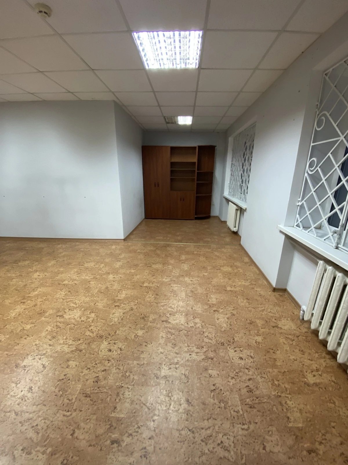 Продам офіс 40 m², 1 пов./5 поверхів. Маланюка , Кропивницький. 