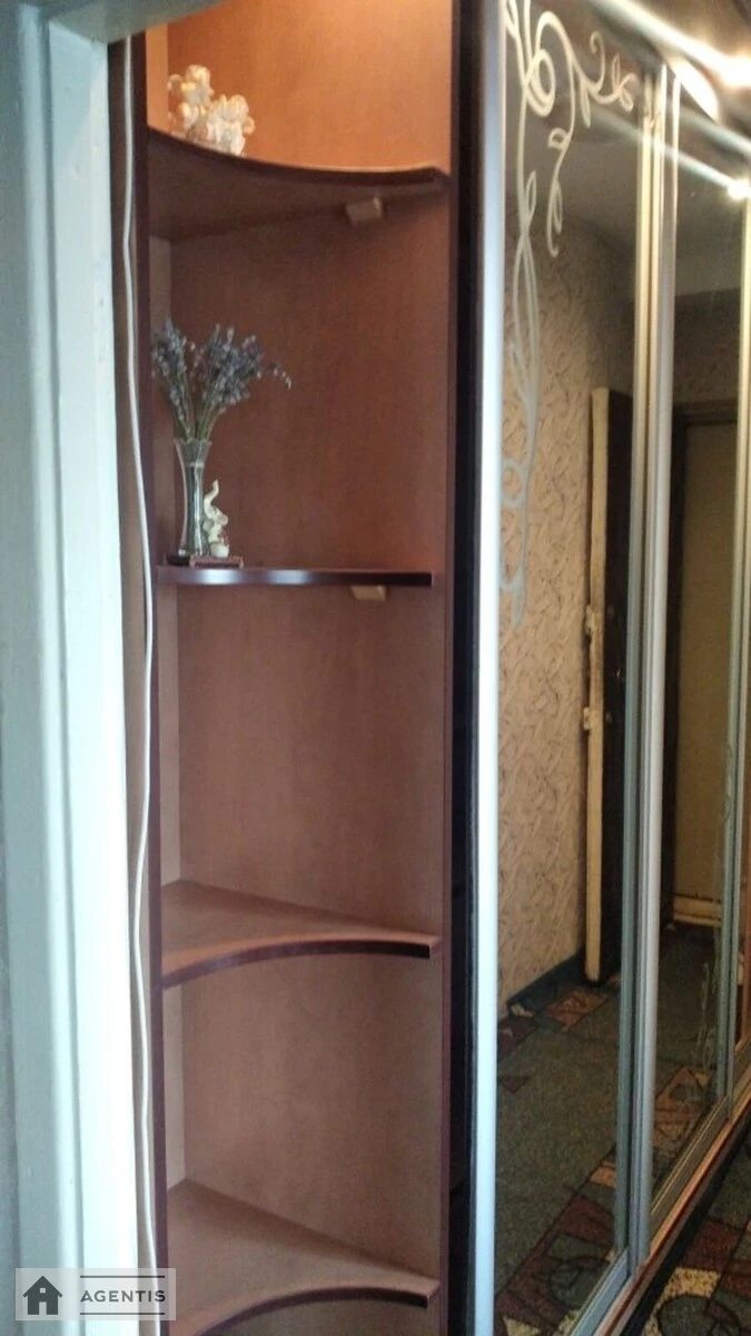 Сдам квартиру. 2 rooms, 47 m², 5th floor/5 floors. 8, Братиславская 8, Киев. 
