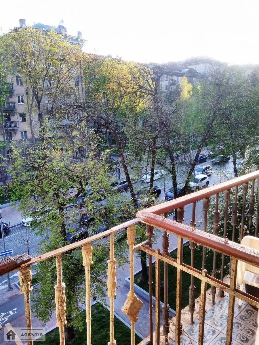 Apartment for rent. 2 rooms, 60 m², 4th floor/5 floors. Prorizna 4, Kyiv. 