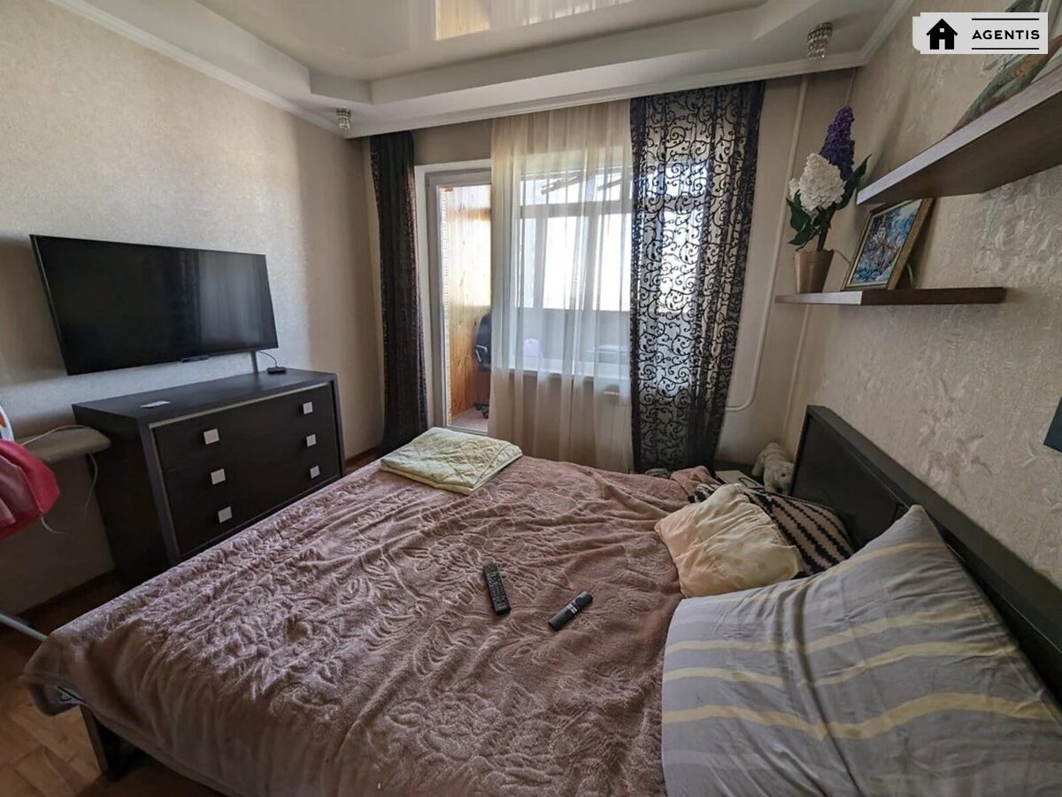 Apartment for rent. 3 rooms, 70 m², 10th floor/16 floors. Svyatoshynskyy rayon, Kyiv. 