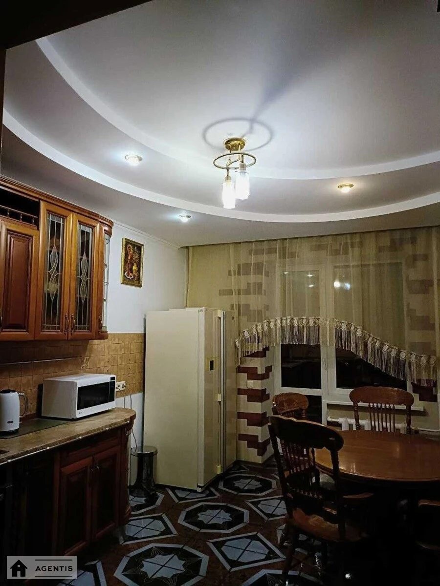 Apartment for rent. 2 rooms, 68 m², 1st floor/16 floors. Svyatoshynskyy rayon, Kyiv. 