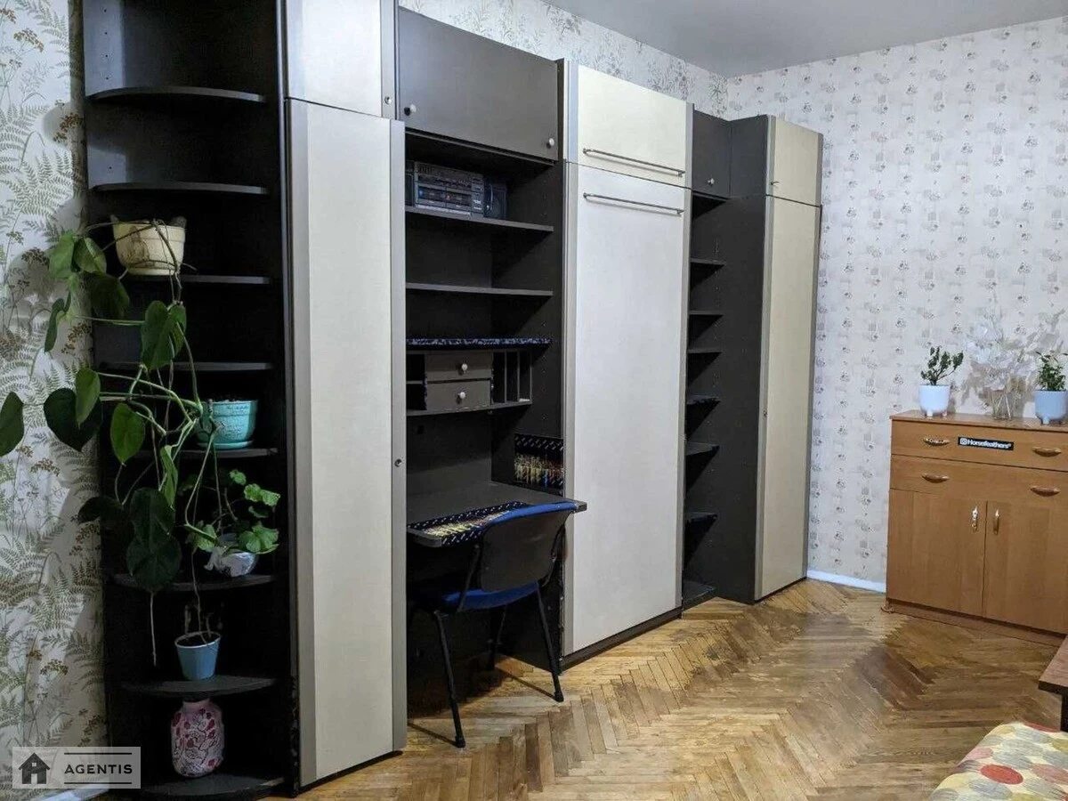 Сдам квартиру. 2 rooms, 40 m², 3rd floor/4 floors. 2, Копыловская 2, Киев. 