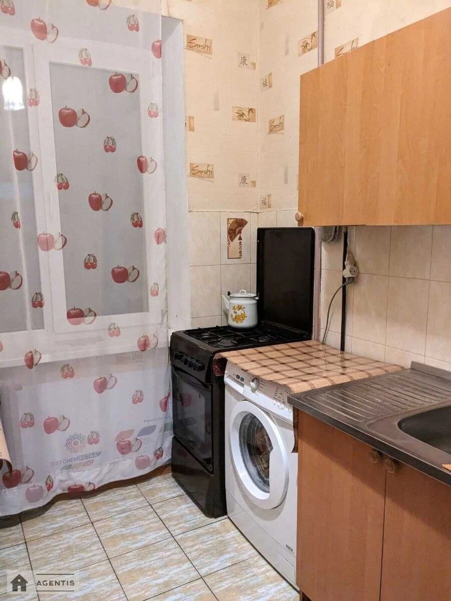 Apartment for rent. 2 rooms, 40 m², 3rd floor/4 floors. 2, Kopylivska 2, Kyiv. 