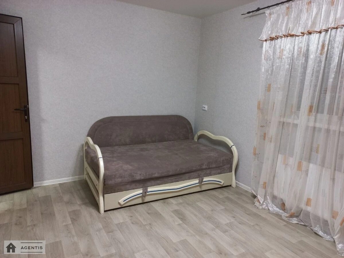 Apartment for rent. 1 room, 37 m², 1st floor/7 floors. 25, Rylyeyeva 25, Kyiv. 