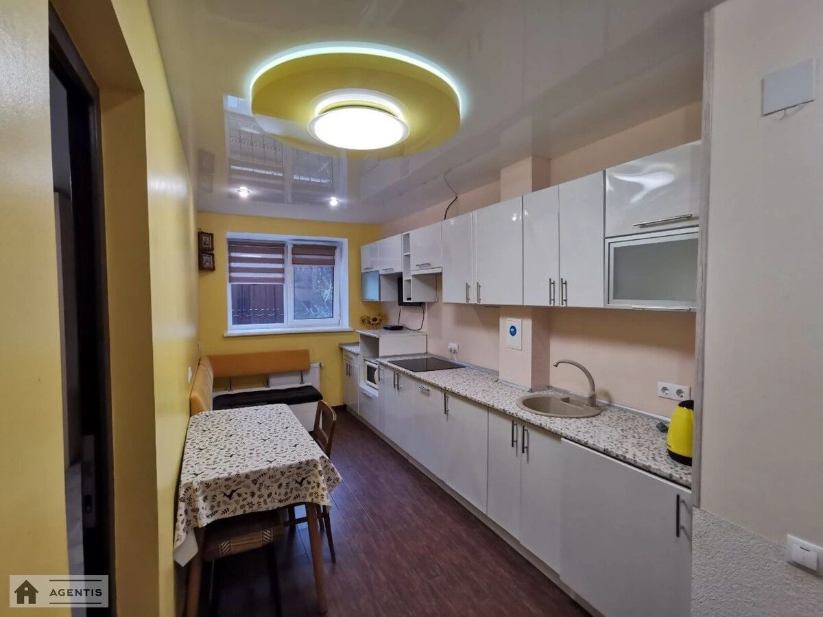 Apartment for rent. 1 room, 37 m², 1st floor/7 floors. 25, Rylyeyeva 25, Kyiv. 