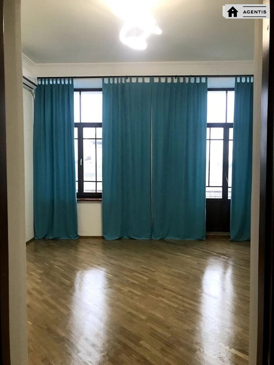 Apartment for rent. 3 rooms, 130 m², 5th floor/8 floors. 32, Bohdana Khmelnytskoho vul., Kyiv. 
