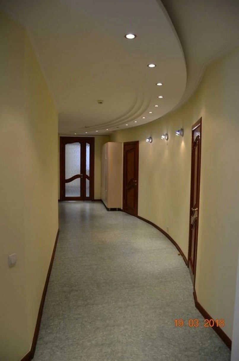 Сдам офис. 8 rooms, 288 m², 2nd floor/3 floors. Кловський узвіз, Киев. 