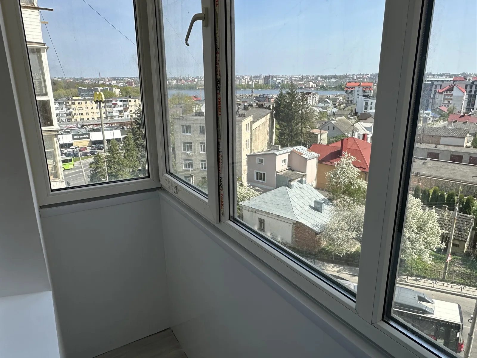 Apartment for rent. 2 rooms, 45 m², 6th floor/9 floors. Peremohy Maydan , Ternopil. 