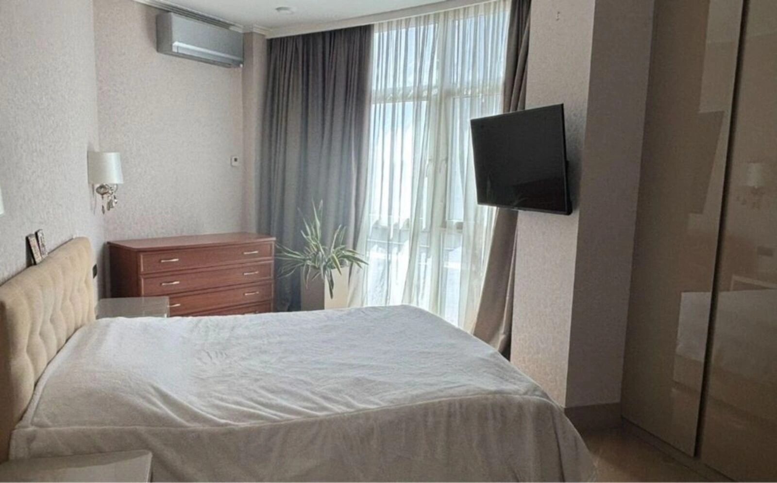 Apartments for sale. 3 rooms, 100 m², 20 floor/23 floors. 32, Glybochytcka 32, Kyiv. 