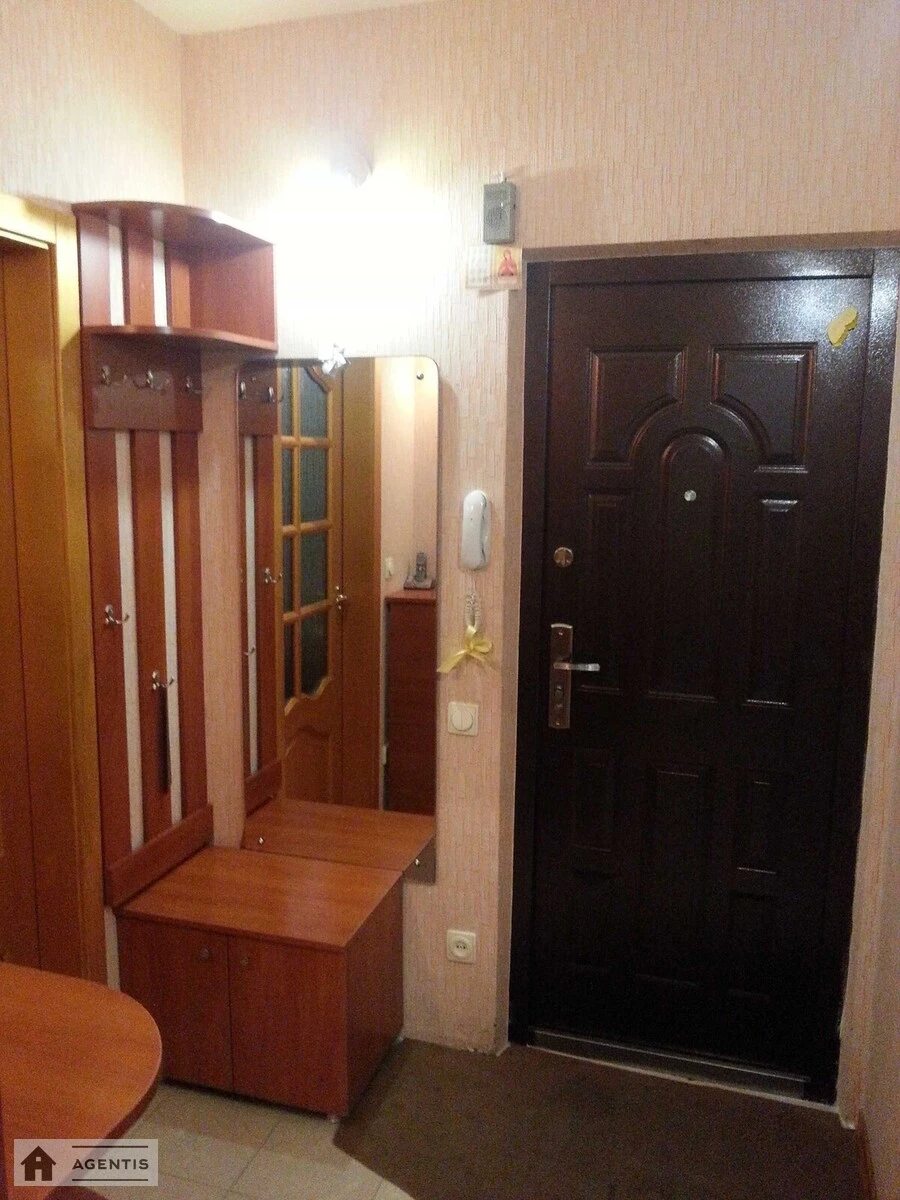 Apartment for rent. 1 room, 40 m², 8th floor/9 floors. 79, Chervonoyi Kalyny prosp. Volodymyra Mayakovskoho, Kyiv. 