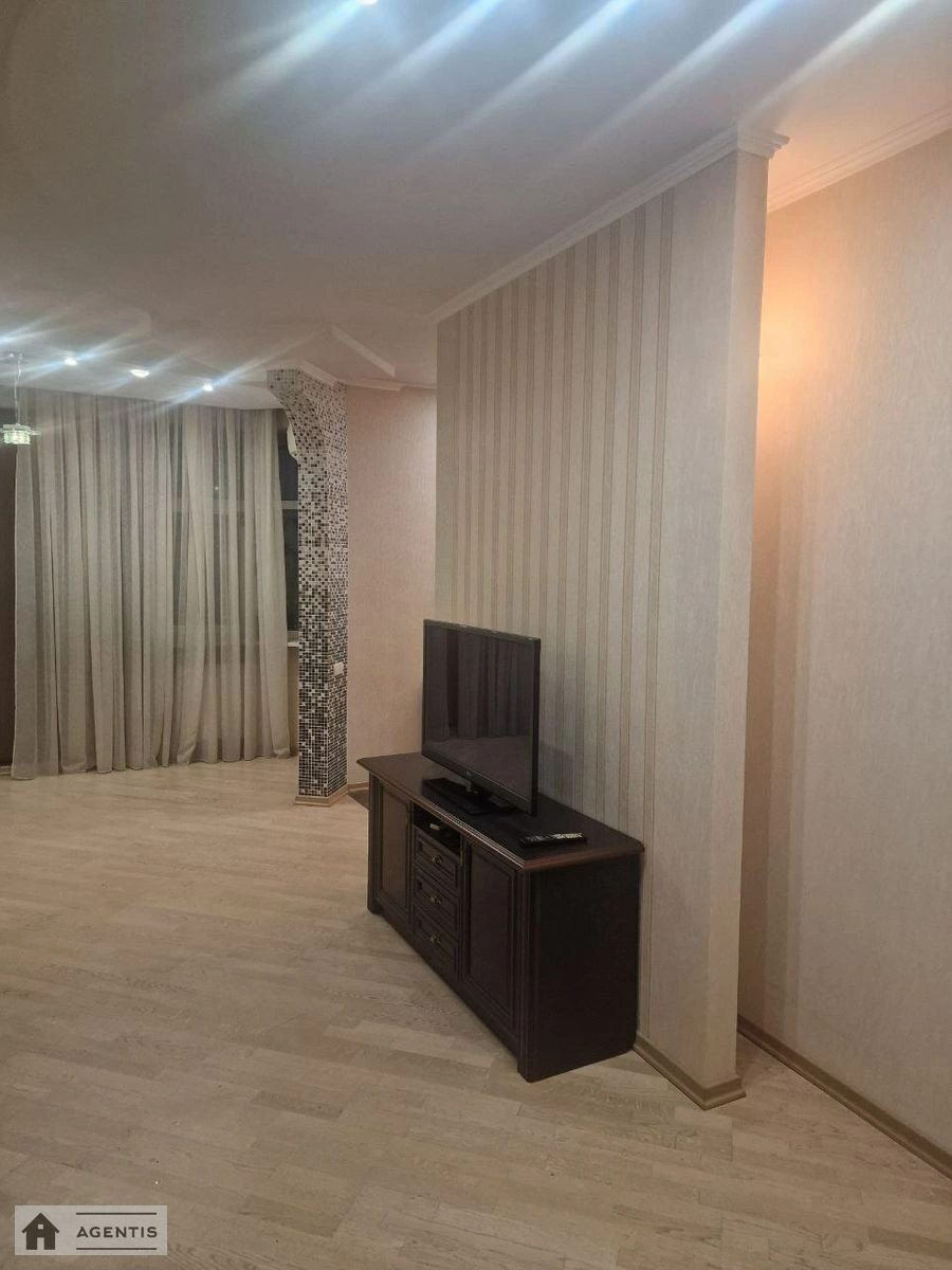 Здам квартиру. 3 rooms, 150 m², 8th floor/16 floors. 32, Євгена Коновальця вул. (Щорса), Київ. 