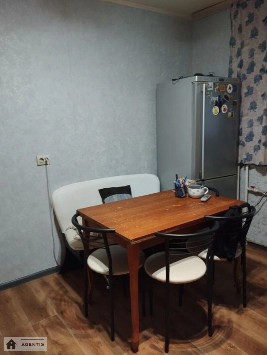 Здам квартиру. 1 room, 42 m², 1st floor/10 floors. Винграновського Миколи вул., Київ. 