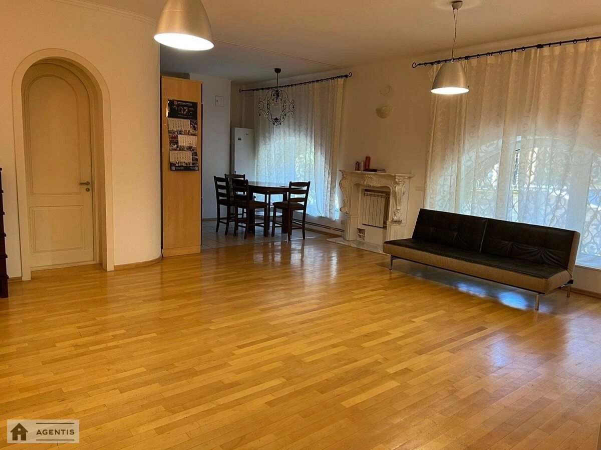 Apartment for rent. 3 rooms, 115 m², 1st floor/4 floors. 15, Hreschatyk 15, Kyiv. 