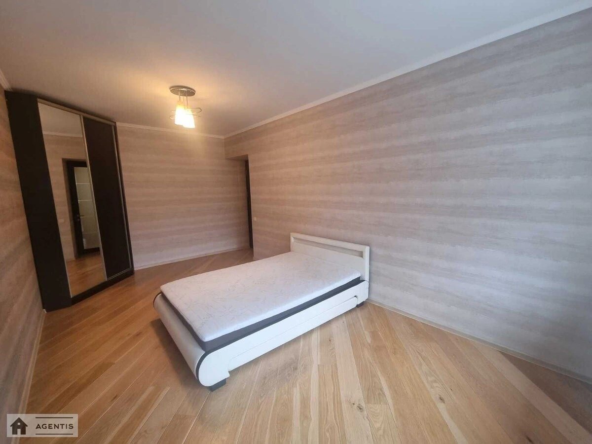 Сдам квартиру. 4 rooms, 120 m², 3rd floor/18 floors. 8, Старонаводницкая 8, Киев. 