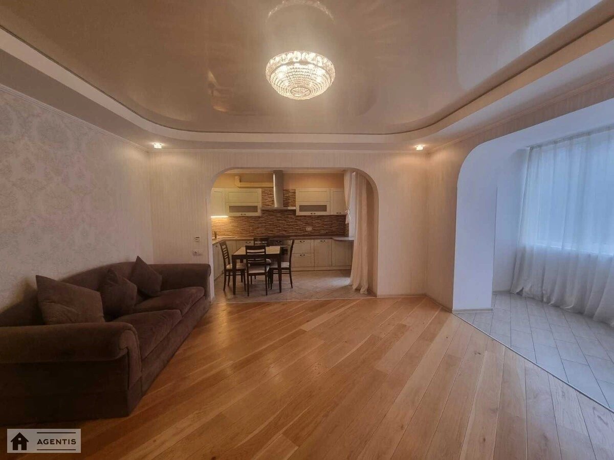 Apartment for rent. 4 rooms, 120 m², 3rd floor/18 floors. 8, Staronavodnitcka 8, Kyiv. 