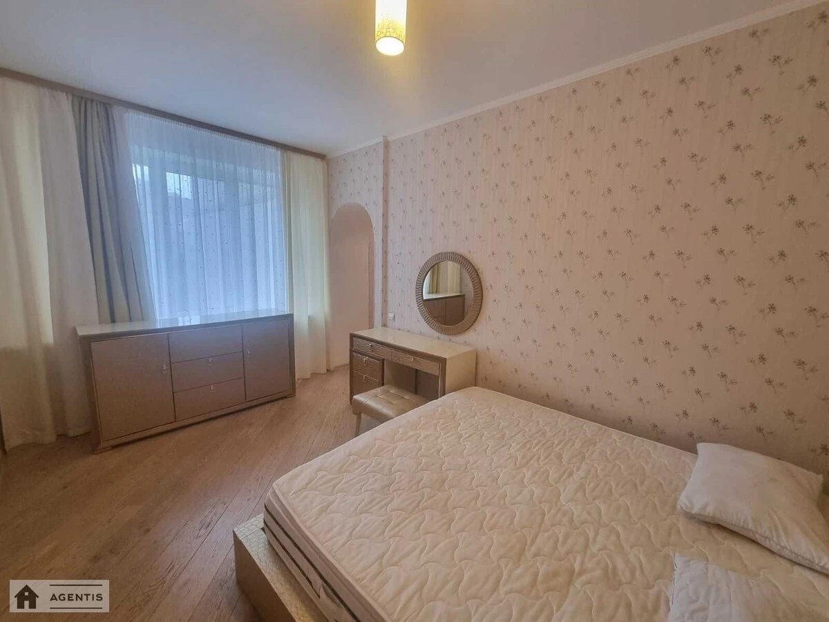 Apartment for rent. 4 rooms, 120 m², 3rd floor/18 floors. 8, Staronavodnitcka 8, Kyiv. 