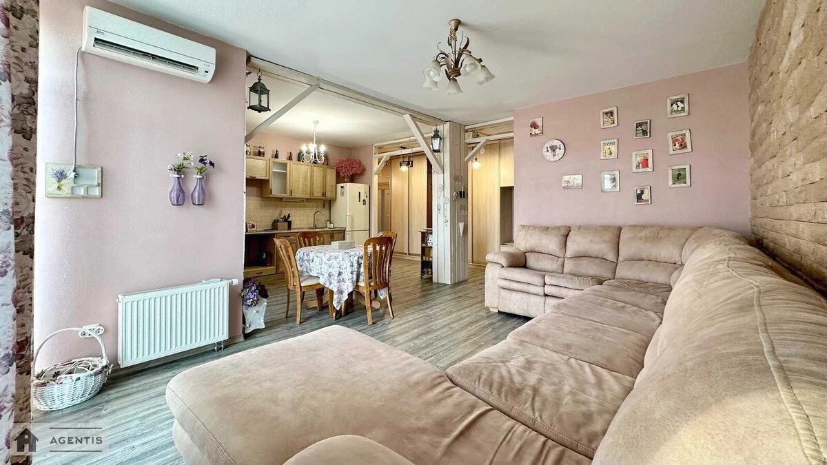 Apartment for rent. 3 rooms, 83 m², 5th floor/10 floors. Regeneratorna 4, Kyiv. 